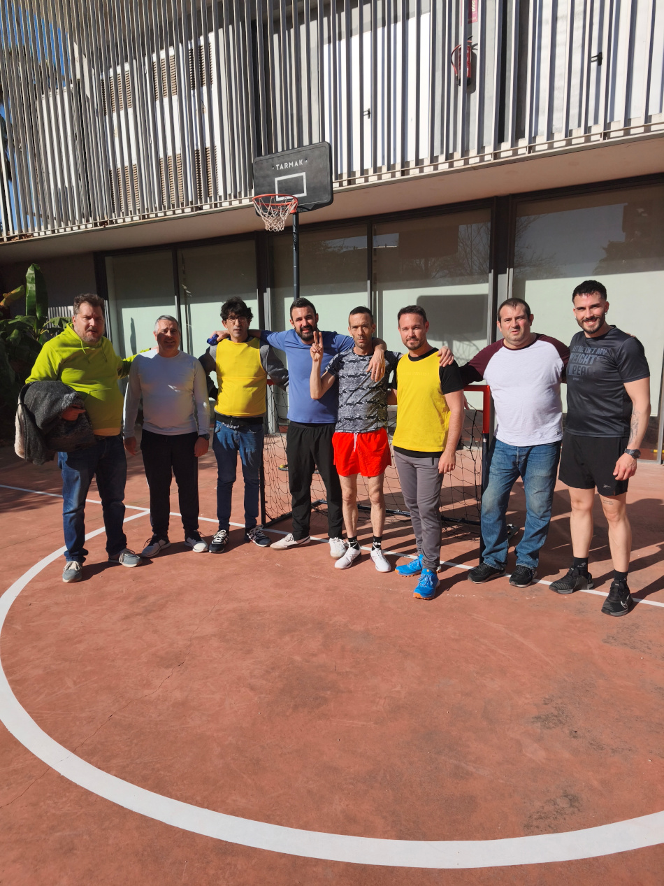 Participantes del partido de fútbol celebrado