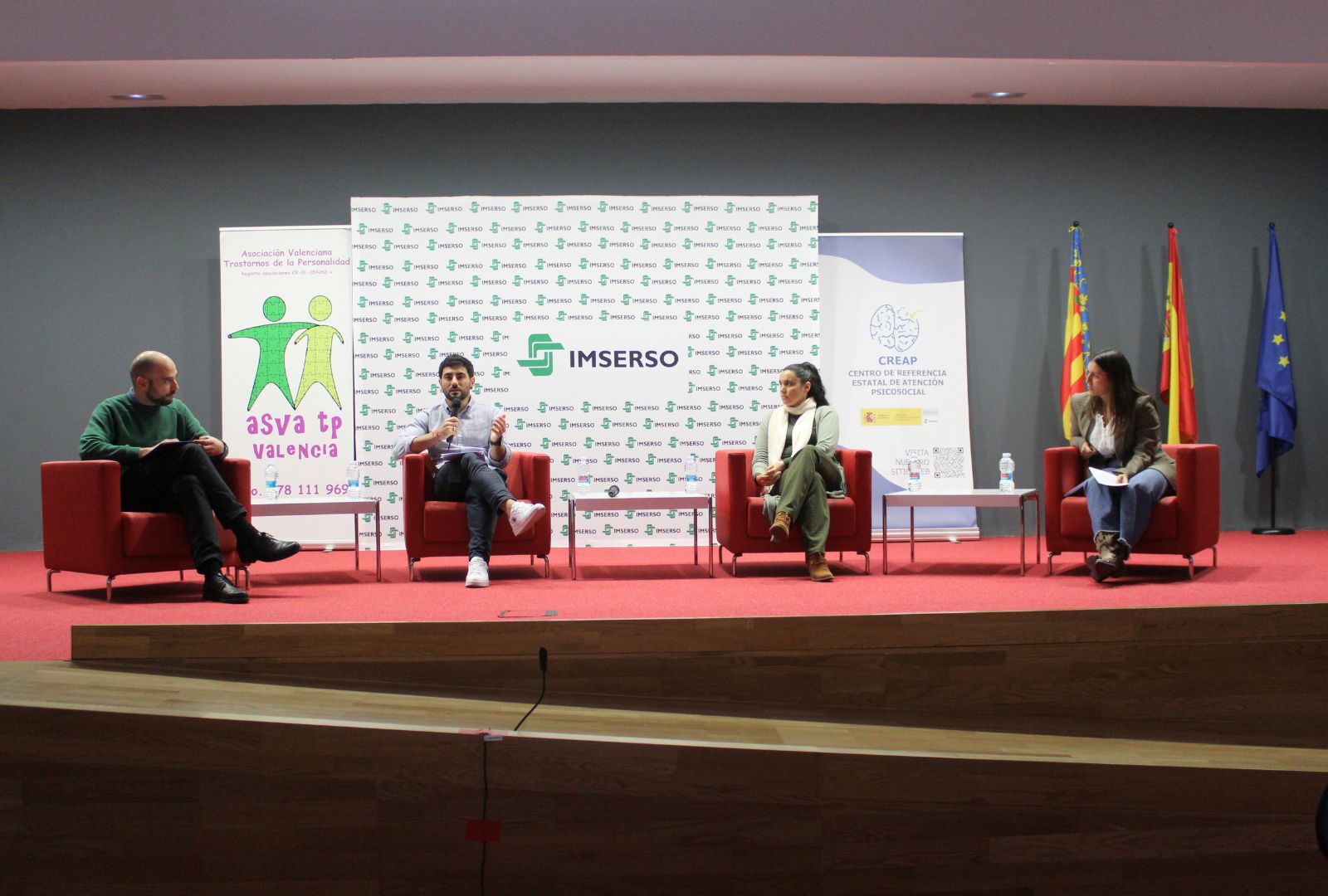 Mesa redonda formada por el equipo de Asva-Tp