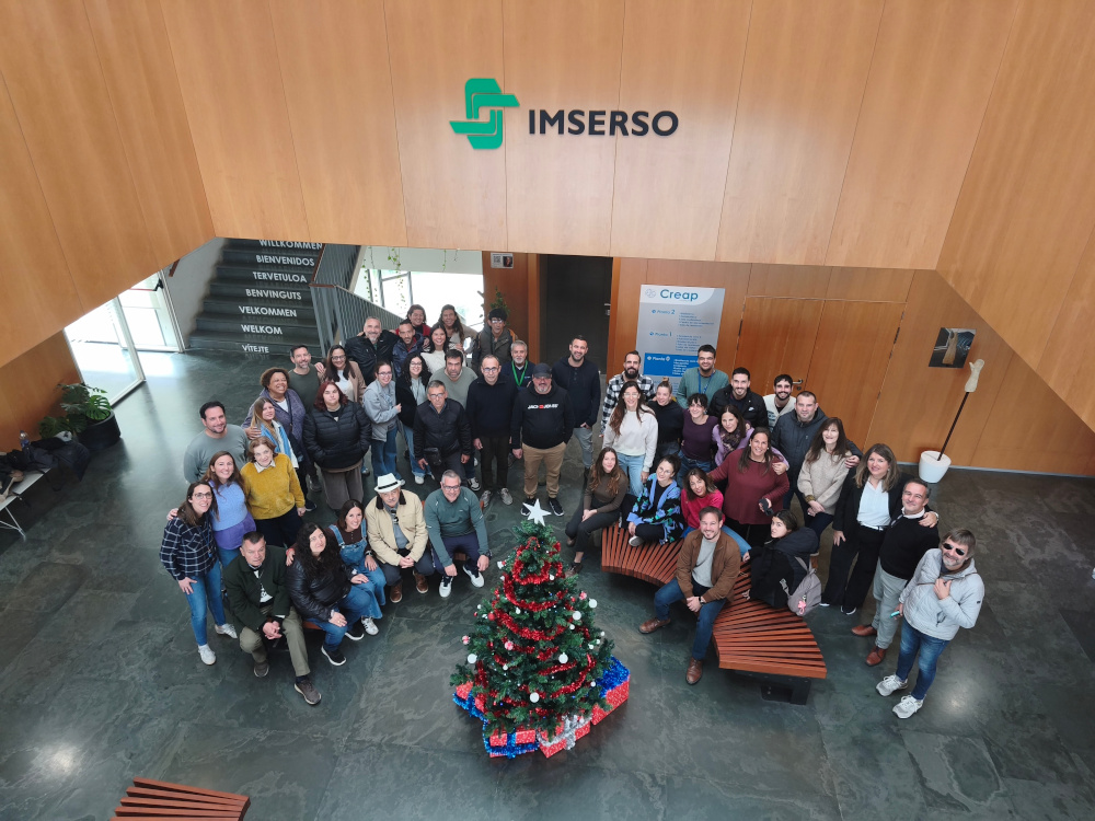 Imagen grupal de todos los trabajadores del Creap