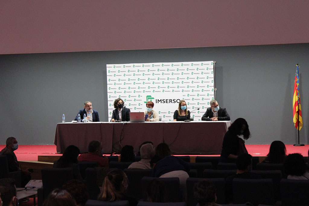 Ponentes durante una de las charlas