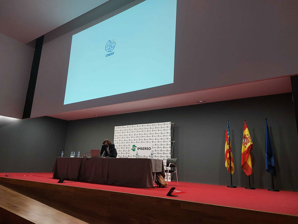 Ponente durante una de las charlas